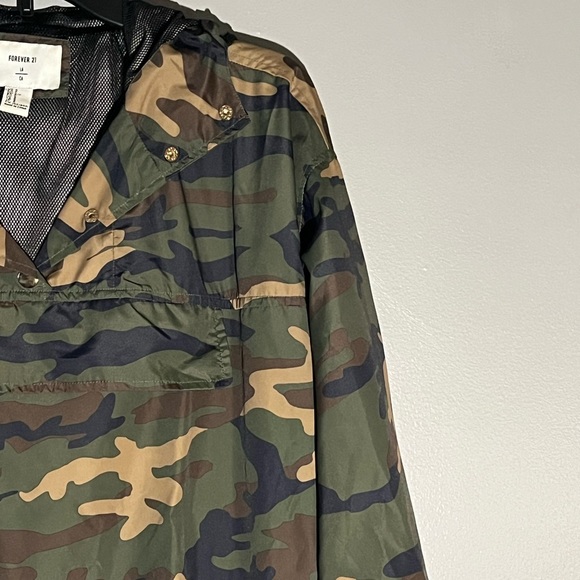Forever 21 - Camo Pullover/ Jacket - Picture 5 of 9